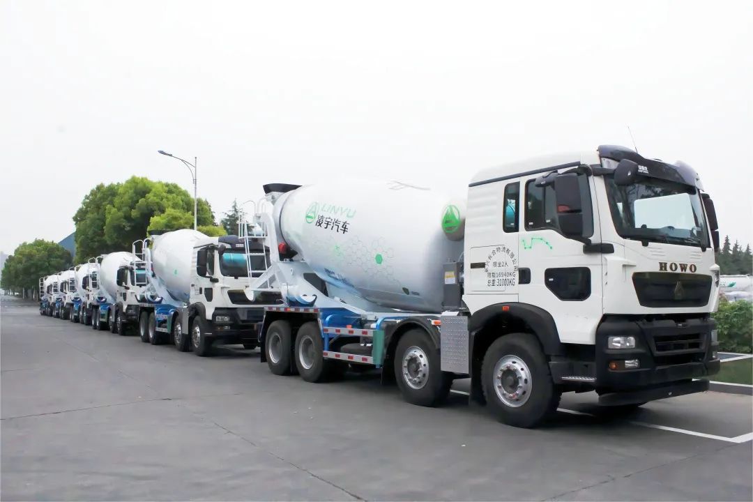 繁花似錦春暖陽(yáng)，凌宇攪拌發(fā)車(chē)忙！