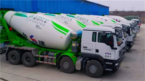 克服萬難！新春批凌宇罐車發(fā)往市場