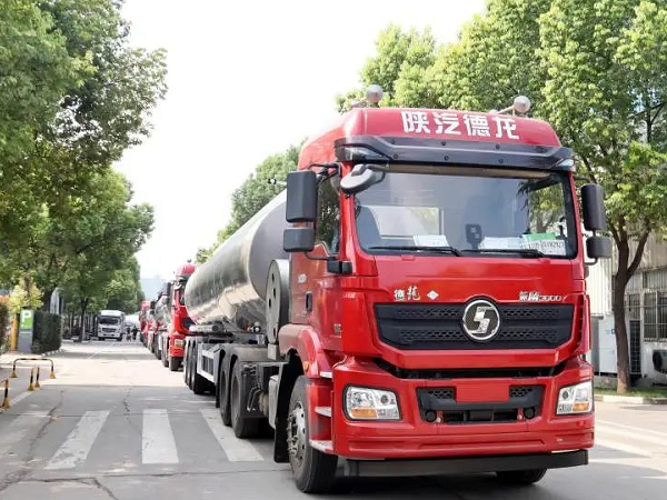 疫情之下，海外客戶線上訂車，20臺凌宇罐車批量交付！