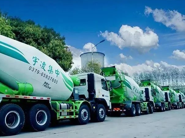 8年老客戶再提車，10臺(tái)攪拌車批量交付，客戶：選凌宇我放心！
