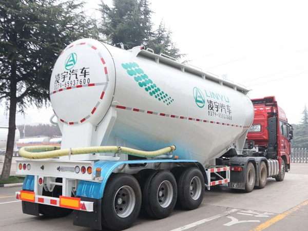 “小白罐”喜迎新搭檔，六大優(yōu)勢(shì)帶你揭秘專用牽引車