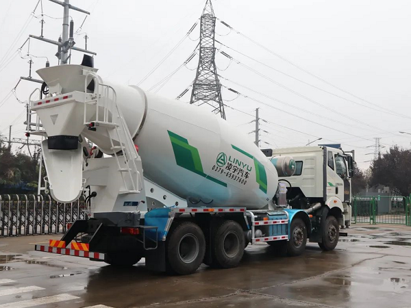 速來(lái)圍觀！解放＆凌宇攪拌車橫空出世