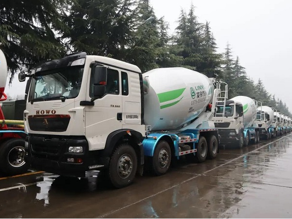 春雨濛濛，氣勢(shì)如虹！凌宇攪拌車震撼發(fā)車！