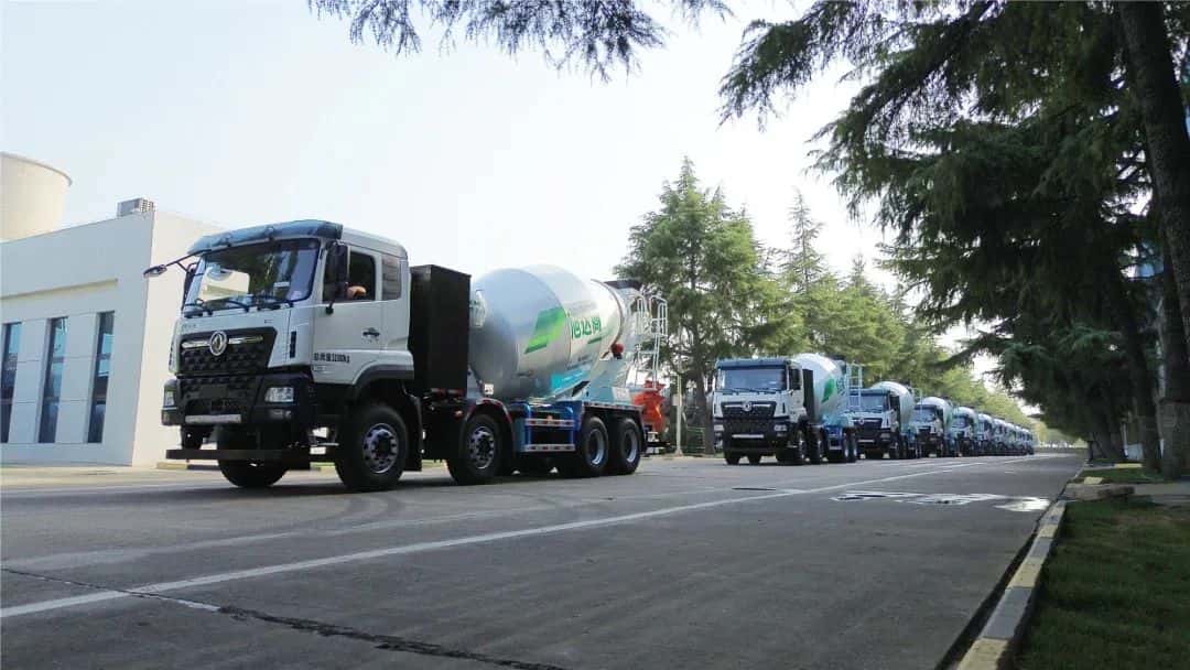 馭風(fēng)而行，中集車輛15臺新能源攪拌車駛?cè)牒?，繪就荊楚生態(tài)長卷