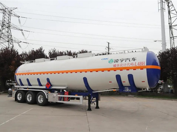 中集凌宇新款鋁合金易燃液體運輸車來了！
