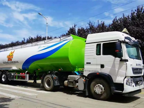 顏值實(shí)力雙在線(xiàn)，出口罐車(chē)很搶眼！